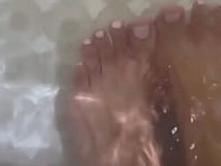 Bath time fun with your wife&#039_s feet